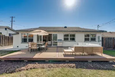 Sunny Retreat/Huge Yard/Central (60 day min)