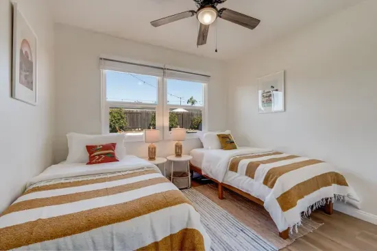 Sunny Retreat/Huge Yard/Central (60 day min)