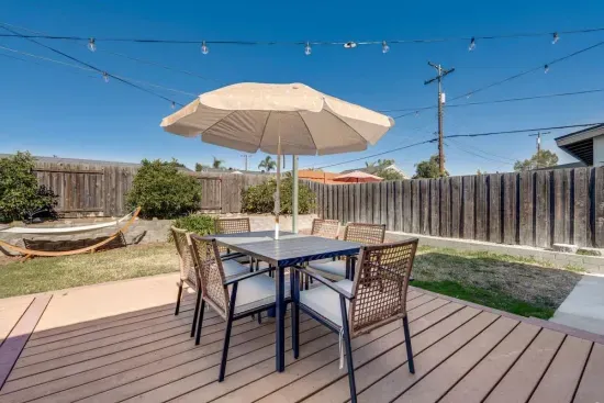 Sunny Retreat/Huge Yard/Central (60 day min)