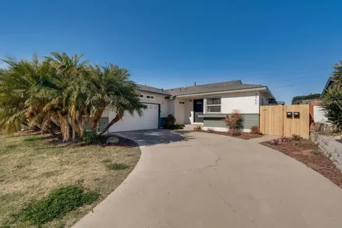 Sunny Retreat/Huge Yard/Central (60 day min) - image 33 of 33