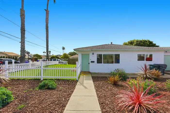 Available now-Comfortable 2-Bedroom Home - image 4 of 31