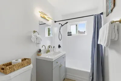 Available now-Comfortable 2-Bedroom Home - image 9 of 31