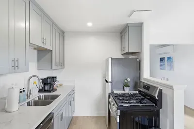 Available now-Comfortable 2-Bedroom Home - image 5 of 31