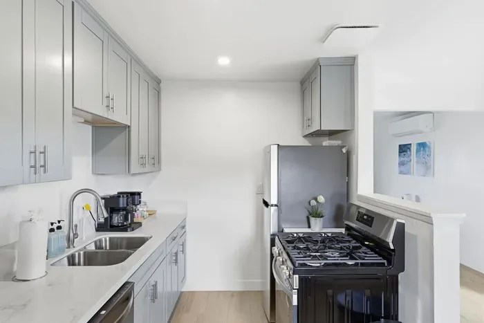 Available now-Comfortable 2-Bedroom Home - image 5 of 31