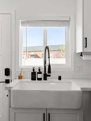 Barrio Casita - 2Bd, Central, Parking, EV Charging