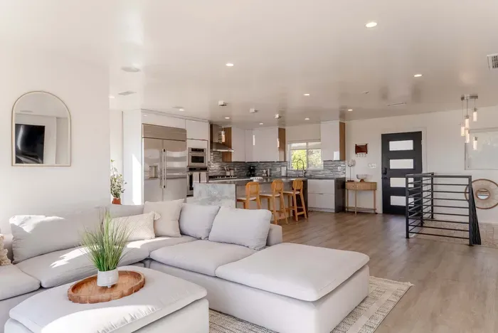 Modern 5BR Oasis - City Views, Gym & Gated Parking - image 8 of 109