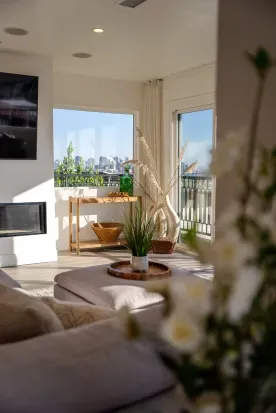 Modern 5BR Oasis - City Views, Gym & Gated Parking