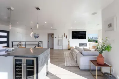 Modern 5BR Oasis - City Views, Gym & Gated Parking - image 25 of 109