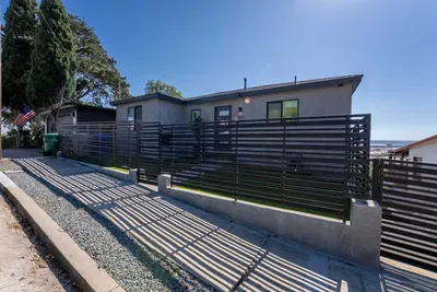Modern 5BR Oasis - City Views, Gym & Gated Parking - image 104 of 109