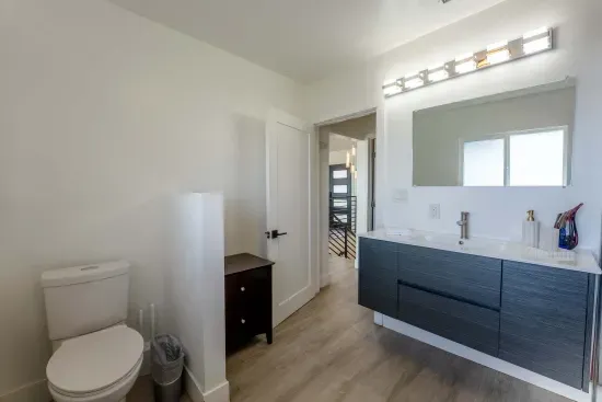 Upstairs full bathroom