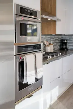 Modern 5BR Oasis - City Views, Gym & Gated Parking