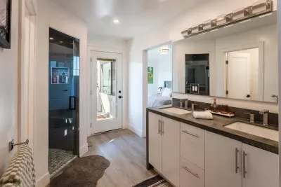 full private downstairs bathroom for the primary bedroom.