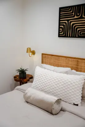 Modern 5BR Oasis - City Views, Gym & Gated Parking