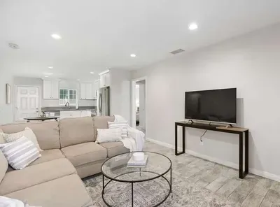 3 Bed 2 Bath Beautiful Imperial Beach Home - image 11 of 28