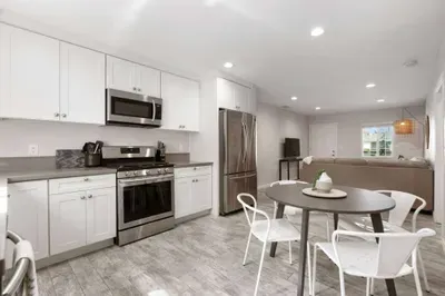 3 Bed 2 Bath Beautiful Imperial Beach Home - image 5 of 28