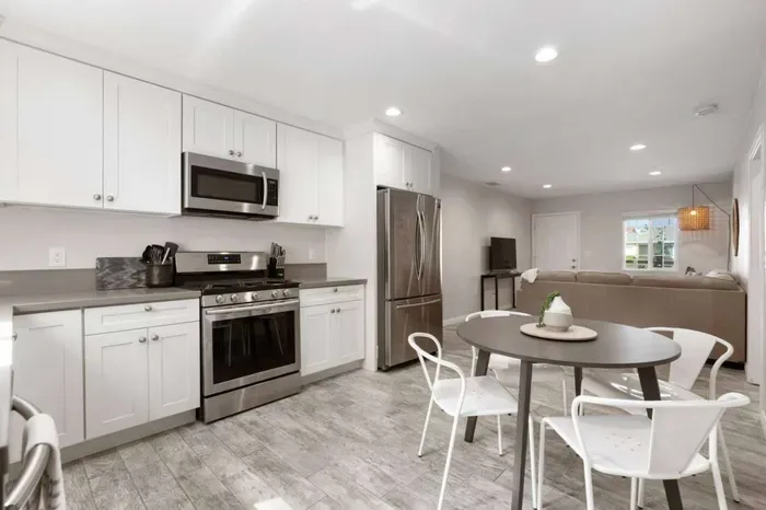 3 Bed 2 Bath Beautiful Imperial Beach Home - image 5 of 28