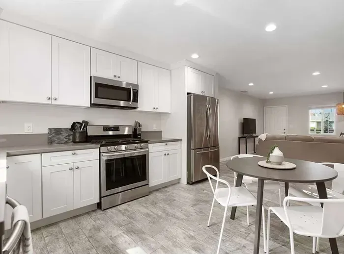 3 Bed 2 Bath Beautiful Imperial Beach Home - image 6 of 28