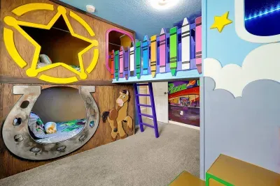 Imagine a room bursting with Disney magic, designed for kids who adore Toy Story! It’s a room filled with four cozy bunkbeds, perfect for little adventurers who can’t get enough of the Disney movie. 