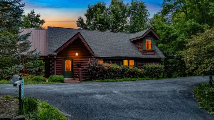 Cozy log cabin retreat with wooded privacy and warm evening charm