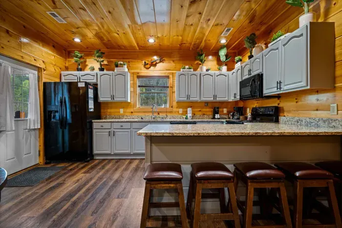 Rustic-chic kitchen: granite counters, bar for 4, modern appliances