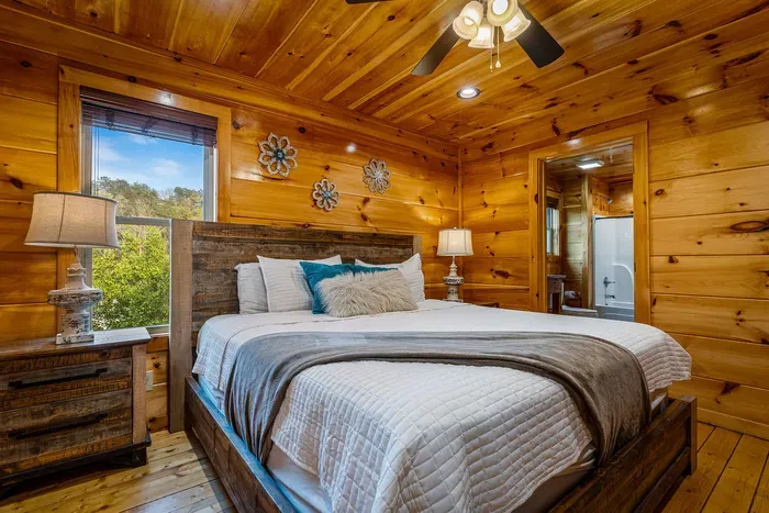 Warm rustic king suite with ensuite bath and treetop views