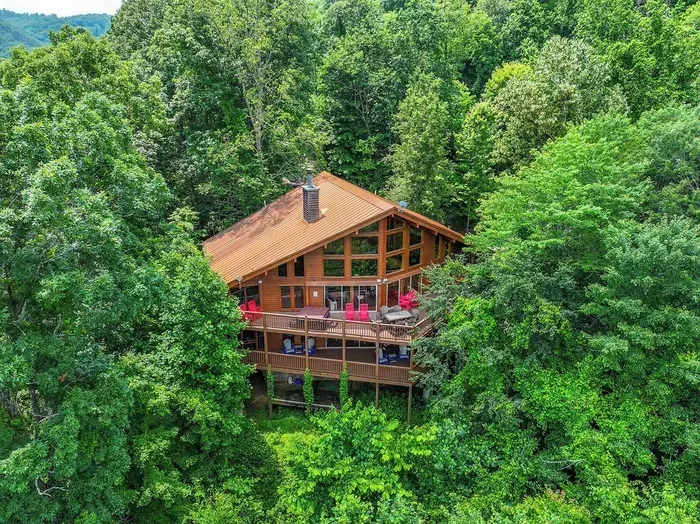 Three levels of fun, luxury, space, and mountain charm