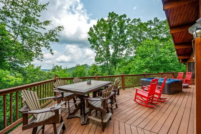 Outdoor dining with a Kings view 