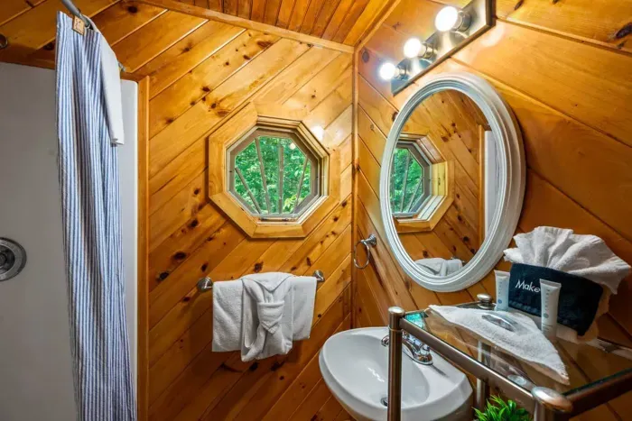 Game room bathroom with shower