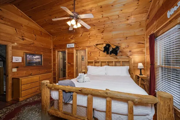 King size bed with en suite bathroom 