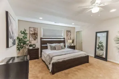 Nice Bedroom in Shared House