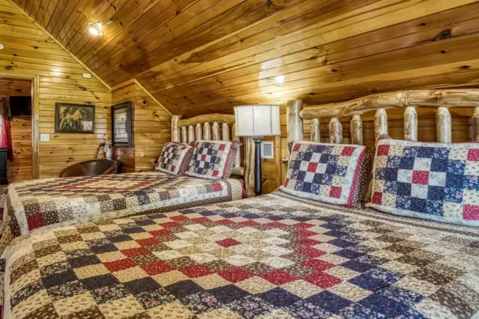 Loft with two queen beds 