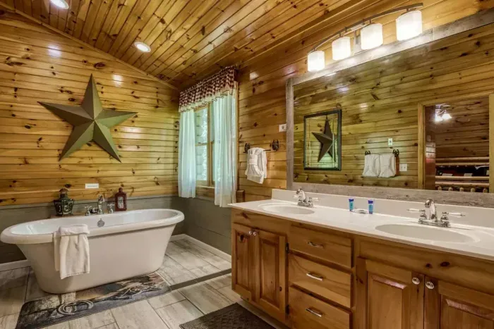 You may never want to leave the bathrooms in this cabin!