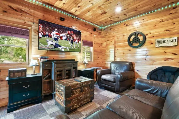 Streaming tv, soundbar, comfortable searing and sofa bed 