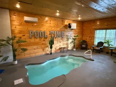 Splash Mountain Pool Cabin
