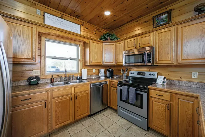 Full kitchen