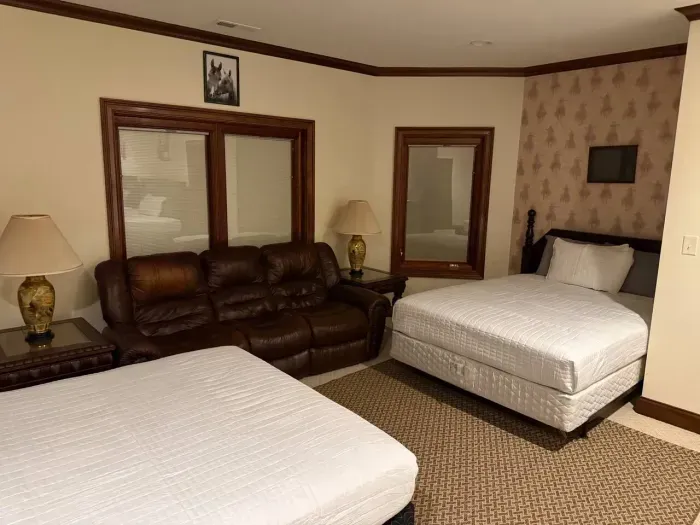 Two queen beds have been added to the two kings