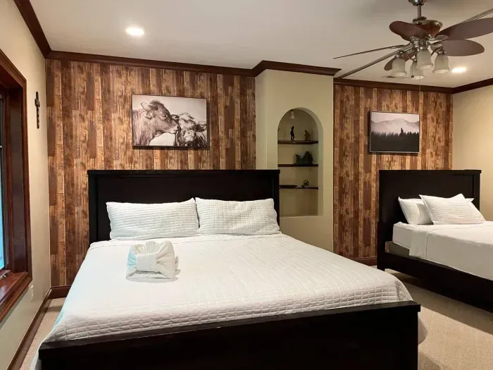 Wall paper has been added since the previous pictures 