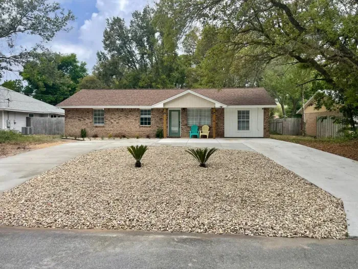 Full circle driveway for off street parking!