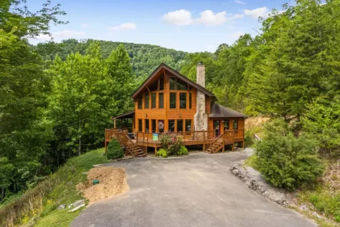 Massive parking area for plenty of vehicles and private parking 