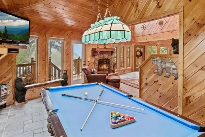 Billiards, smart TV, arcade, and poker table 