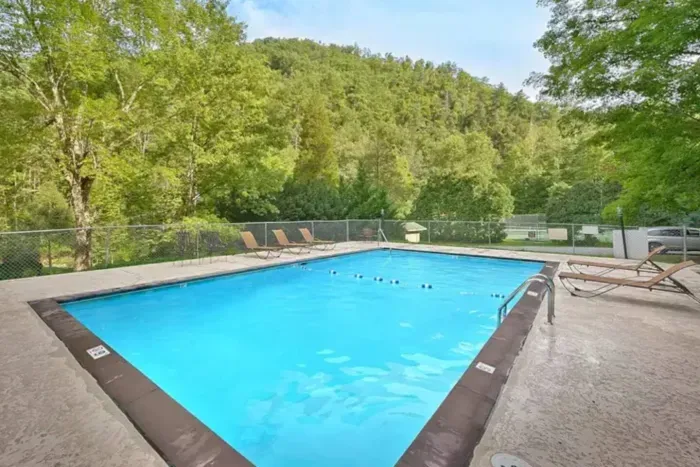 Pool at shagbark resort 