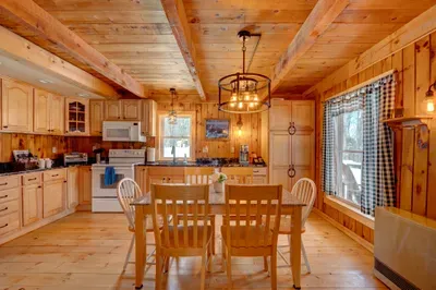Gather around the table for slow breakfasts, heartwarming meals or game night to create moments that bring everyone closer.