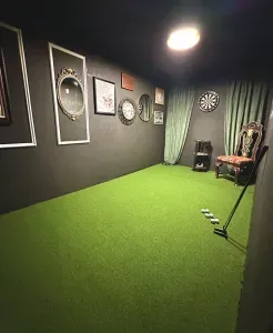 SECRET Two hole putting room with dart board. Enjoy!