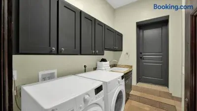 Unique-Hot Tub, Pool, Speakeasy & Secret Golf Room - image 41 of 78