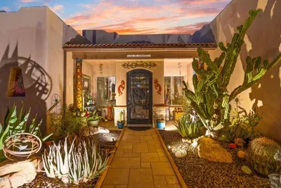 Unique-Hot Tub, Pool, Speakeasy & Secret Golf Room
