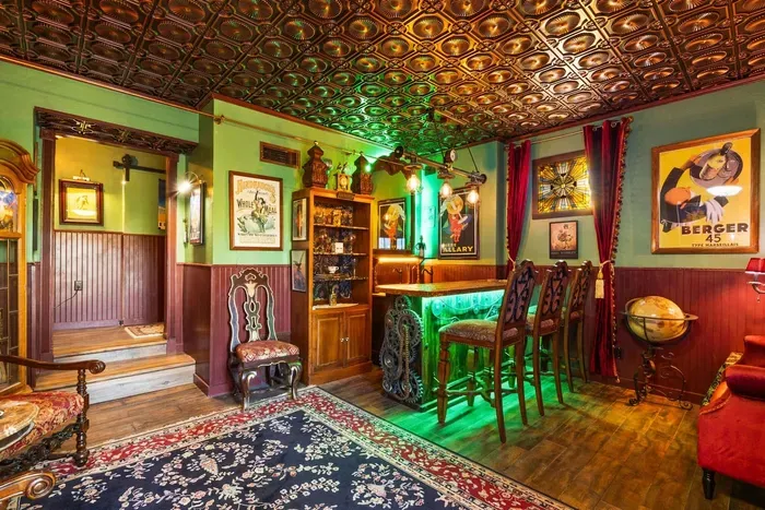 Unique-Hot Tub, Pool, Speakeasy & Secret Golf Room - image 5 of 78