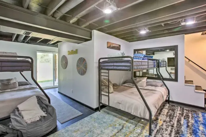 Hog Heaven Family Room | 2 Twin/Full Bunk Beds | Ground Level