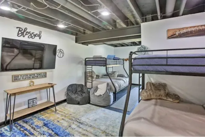 Hog Heaven Side Lower Level Bunk & Family Room (Sleeps 6)