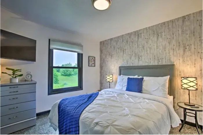 Bedroom 4 | Queen Bed | Upper Level - Holy Cow Side