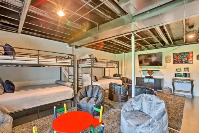 Holy Cow Bunk Family Room Lower Level Walk-out (Sleeps 4)